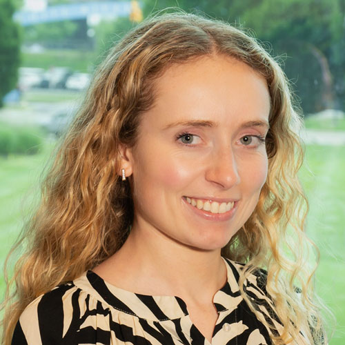 Melanie Kavka headshot