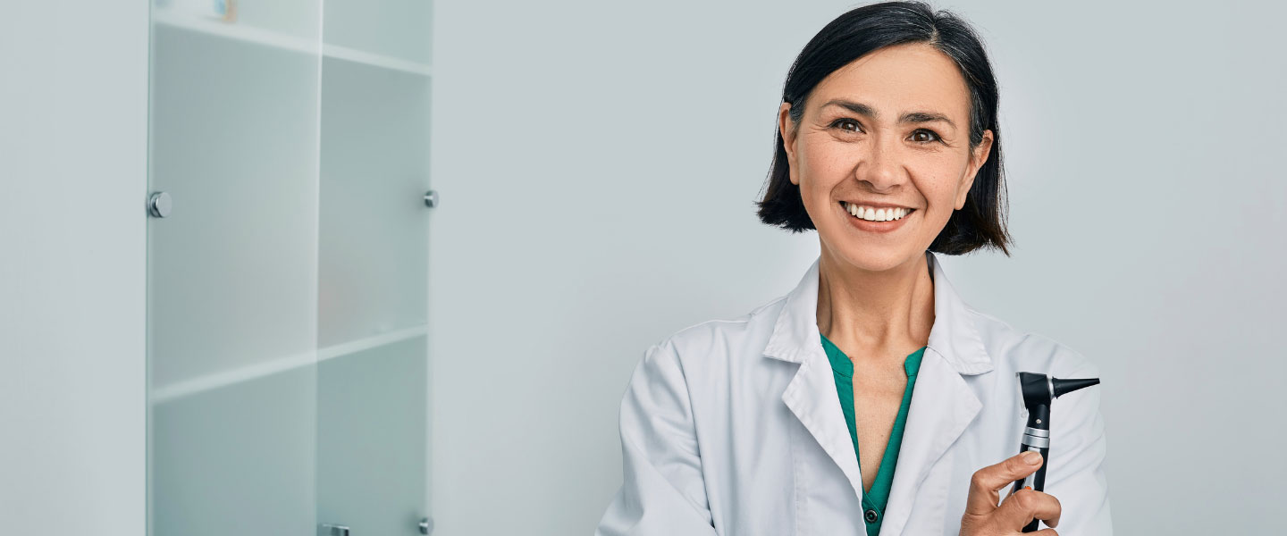 A picture of an audiologist greeting you
